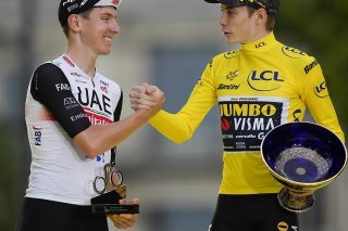Jonas Vingegaard, à droite, et Tadej Pogacar domineront-ils également le Tour de France 2024 ? KEYSTONE/AP/THIBAULT CAMUS